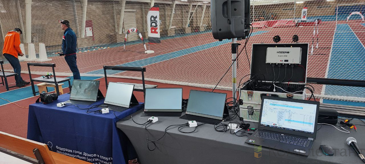 Комплект для соревнований (полуавтомат) RaceControl (Управление гонкой). Количество судейских кнопок 4